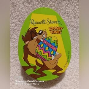 Vintage Looney tunes chocolate Easter egg shaped holder
